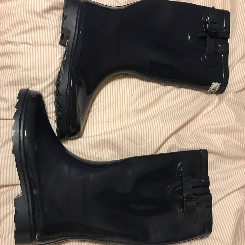 Forever Young Women's Size 8 Rain Boots